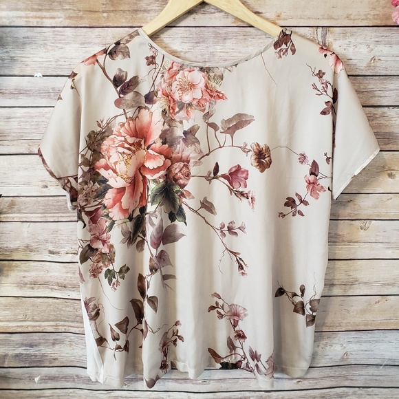 Mango Tops - 3/$20 Mango Casual Floral Short Sleeve Top Large